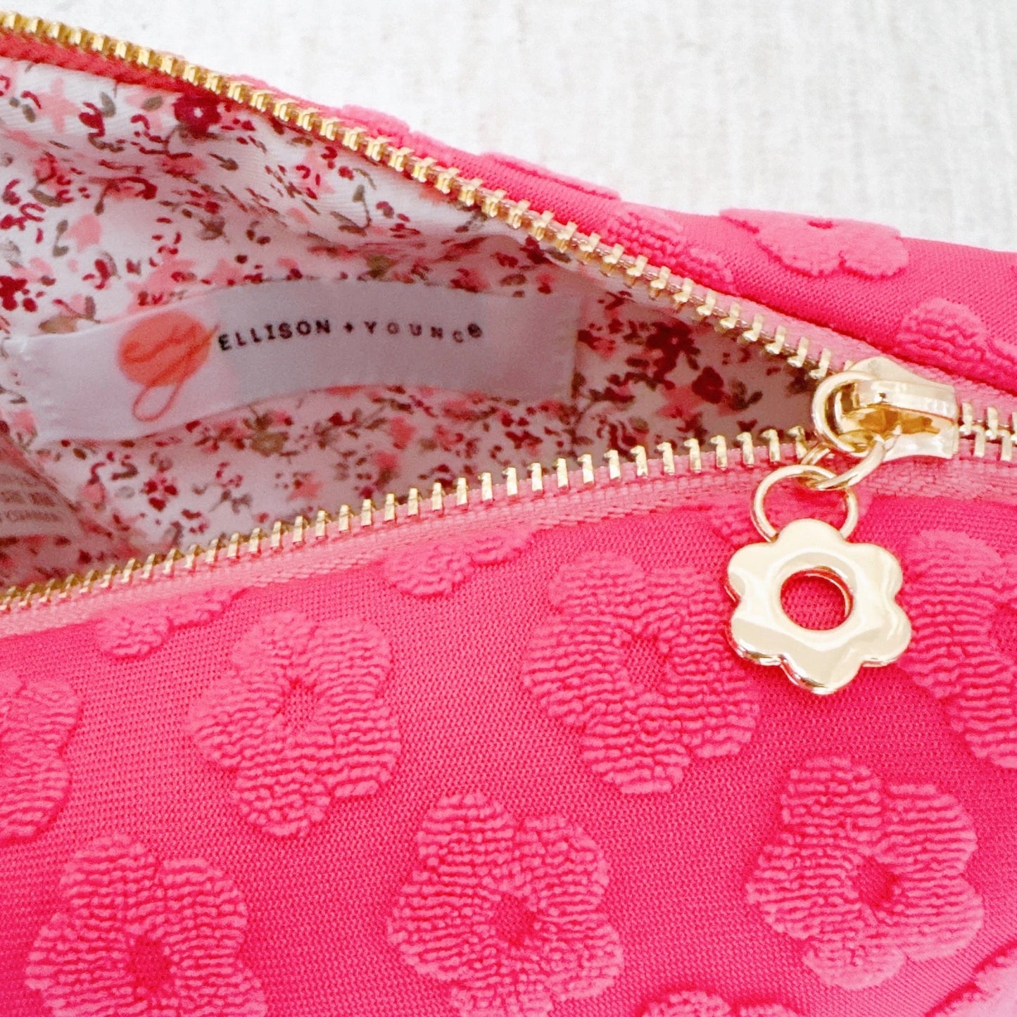 Embossed Daisy Blossom Cosmetic Case – Pink Floral Makeup Bag for Travel, Toiletries & Beauty Essentials